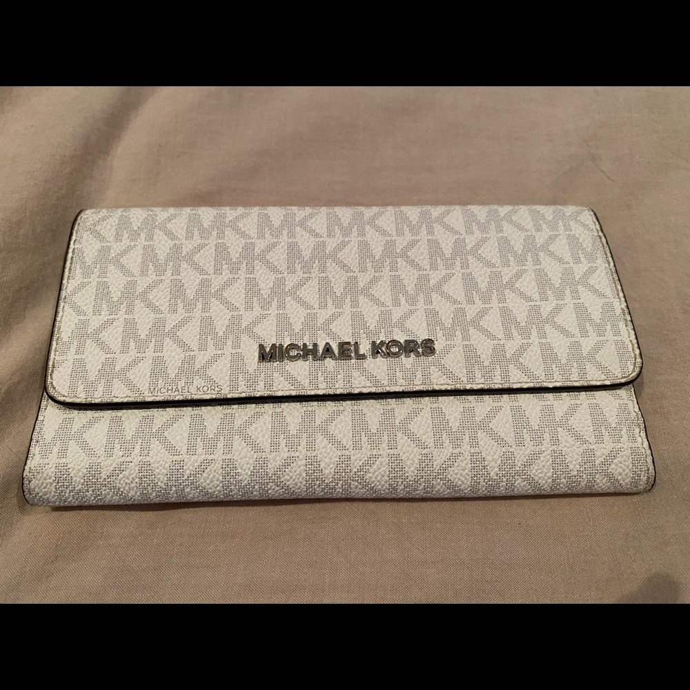MK white wallet